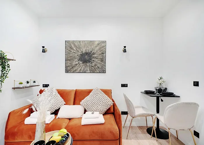 Elegant - 2p-next To Place Pigalle Lejlighed *